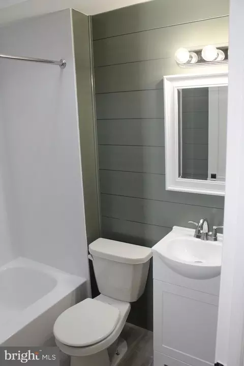 Bath - 343 Hampden Rd, Upper Darby, PA 19082 photo 2 of 2