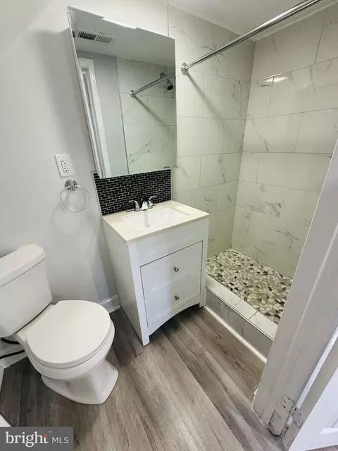 Bath - 700 Copley Rd, Upper Darby, PA 19082 photo 1 of 3