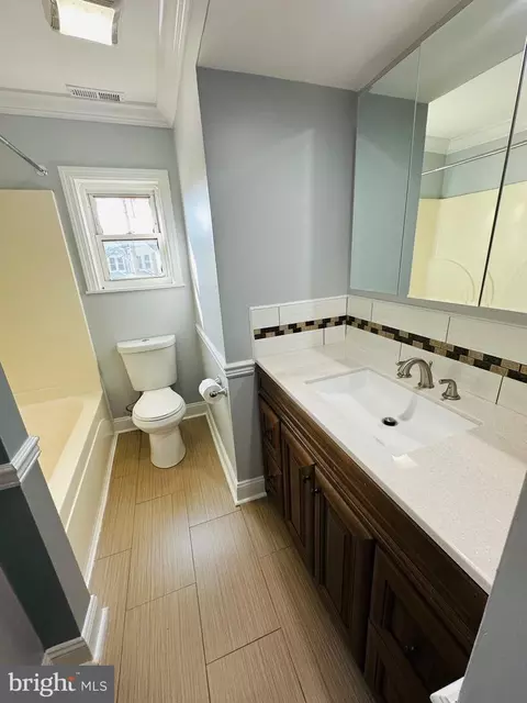 Bath - 700 Copley Rd, Upper Darby, PA 19082 photo 2 of 3