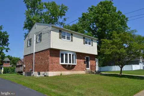 1021 9th Ave, Folsom, PA 19033