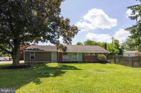2 High Meadow Dr, Media, PA 19063