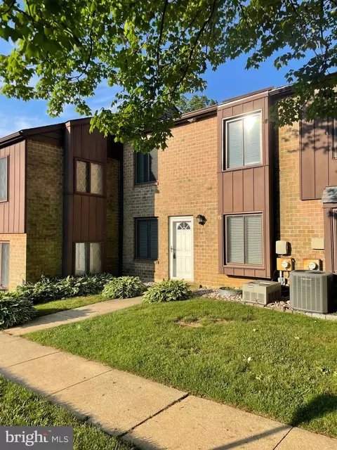 5200 Hilltop Dr #157, Brookhaven, PA 19015