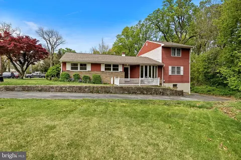 300 E Avon Rd, Brookhaven, PA 19015