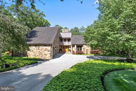 2228 E Deerfield Dr, Media, PA 19063