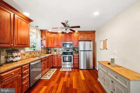 Kitchen - 2422 E Colonial Dr, Boothwyn, PA 19061 photo 4 of 4