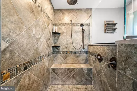 Bath - 2422 E Colonial Dr, Boothwyn, PA 19061 photo 5 of 5