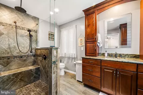 Bath - 2422 E Colonial Dr, Boothwyn, PA 19061 photo 4 of 5