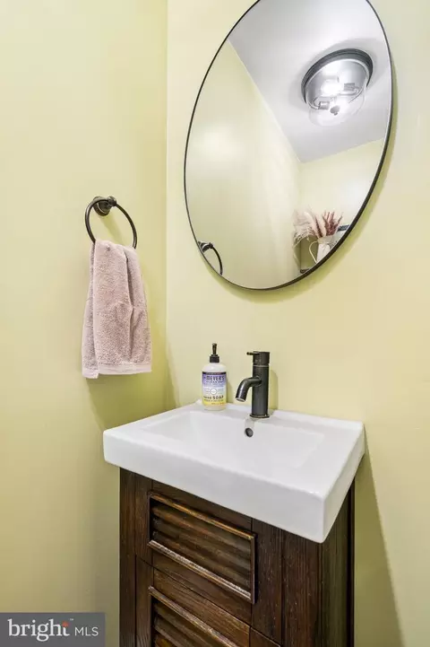 Bath - 2422 E Colonial Dr, Boothwyn, PA 19061 photo 1 of 5