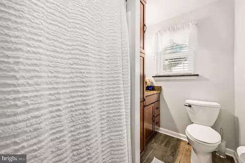 Bath - 2422 E Colonial Dr, Boothwyn, PA 19061 photo 2 of 5