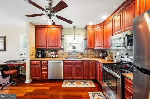 Kitchen - 2422 E Colonial Dr, Boothwyn, PA 19061 photo 3 of 4