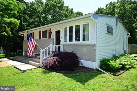 6 Tuscany Rd, Aston, PA 19014