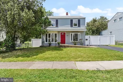 230 W Roland Rd, Brookhaven, PA 19015