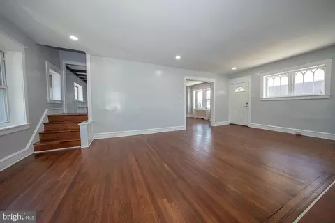 Living - 7773 Wayne Ave, Upper Darby, PA 19082 photo 7 of 10