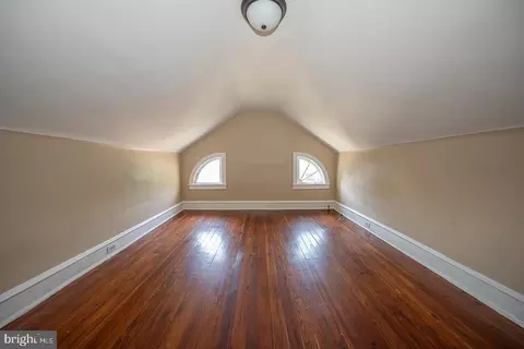 Entry Way - 7773 Wayne Ave, Upper Darby, PA 19082 photo 14 of 18