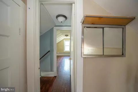 Entry Way - 7773 Wayne Ave, Upper Darby, PA 19082 photo 15 of 18