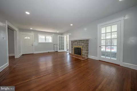 Living - 7773 Wayne Ave, Upper Darby, PA 19082 photo 4 of 10