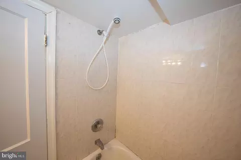 Bath - 7773 Wayne Ave, Upper Darby, PA 19082 photo 5 of 5