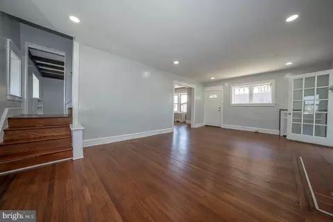 Living - 7773 Wayne Ave, Upper Darby, PA 19082 photo 5 of 10