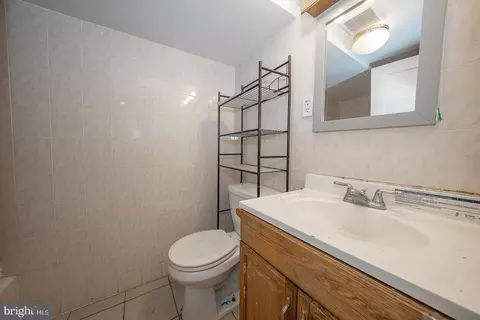 Bath - 7773 Wayne Ave, Upper Darby, PA 19082 photo 4 of 5