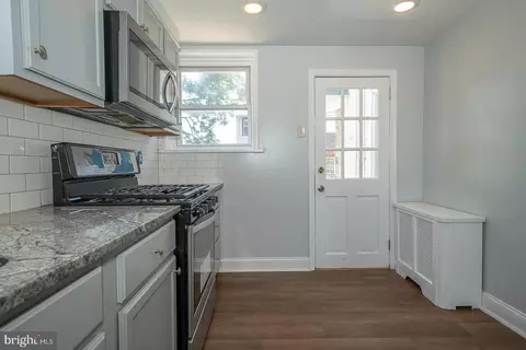 Entry Way - 7773 Wayne Ave, Upper Darby, PA 19082 photo 8 of 18