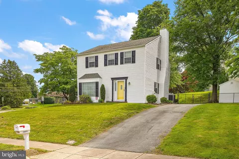 2409 E Colonial Dr, Marcus Hook, PA 19061