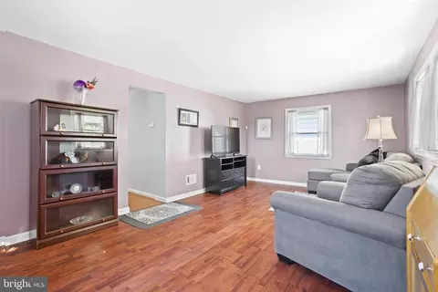 Living - 1024 Langley St, Trainer, PA 19061 photo 1 of 5