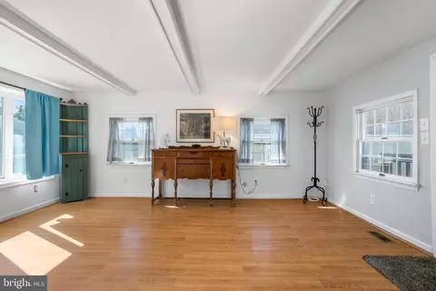 Living - 1024 Langley St, Trainer, PA 19061 photo 3 of 5