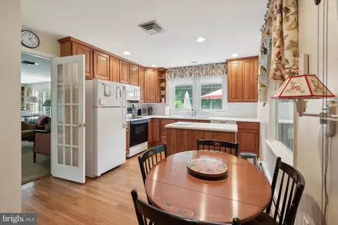 Kitchen - 1818 Spring Valley Dr, Springfield, PA 19064 photo 2 of 4