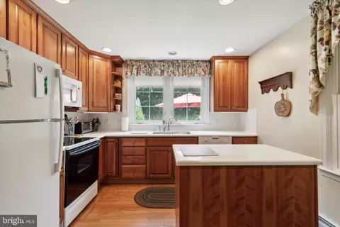 Kitchen - 1818 Spring Valley Dr, Springfield, PA 19064 photo 1 of 4
