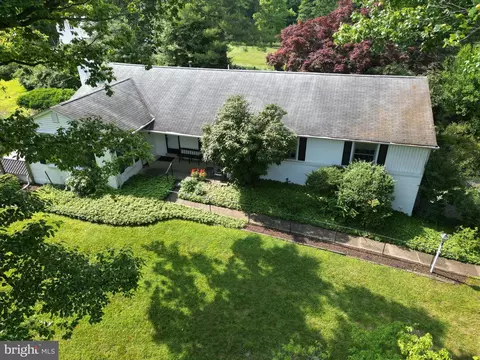 1818 Spring Valley Dr, Springfield, PA 19064