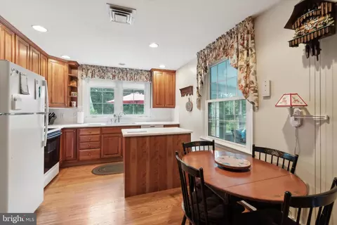 Kitchen - 1818 Spring Valley Dr, Springfield, PA 19064 photo 3 of 4