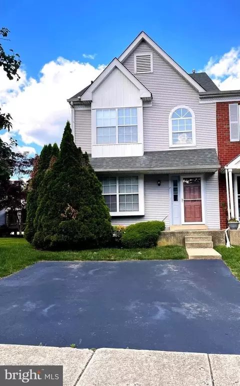 7 Eusden Dr, Aston, PA 19014