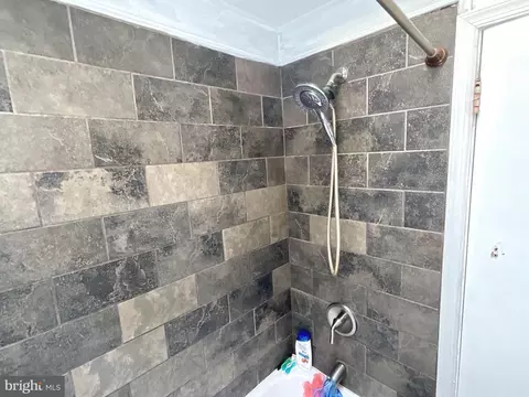 Bath - 1587 Summit St, Marcus Hook, PA 19061 photo 2 of 3