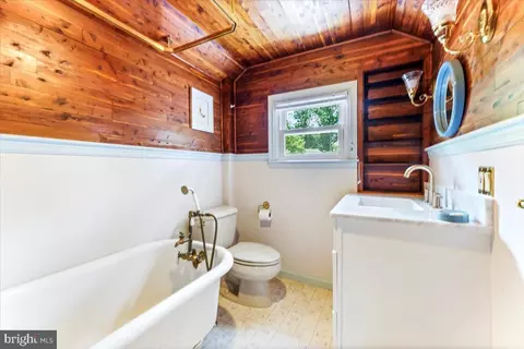 Bath - 234 Windermere Ave, Wayne, PA 19087 photo 4 of 4