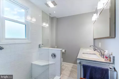 Bath - 234 Windermere Ave, Wayne, PA 19087 photo 2 of 4