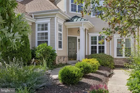 3 Dresner Cir, Boothwyn, PA 19061 photo 2