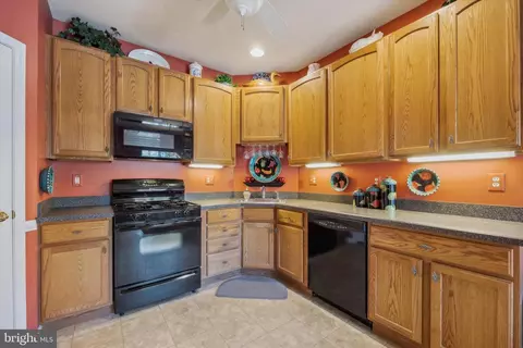 3 Dresner Cir, Boothwyn, PA 19061 photo 4