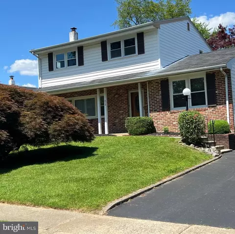 413 Hampshire Dr, Broomall, PA 19008