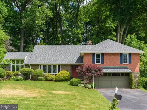 285 Aronimink Dr, Newtown Square, PA 19073