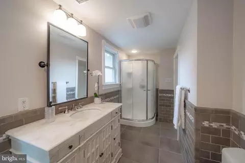 Bath - 131 Conestoga Rd, Wayne, PA 19087 photo 2 of 5