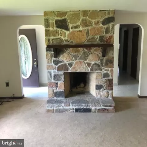 Living - 1903 Susan, Chichester, PA 19061 photo 1 of 3