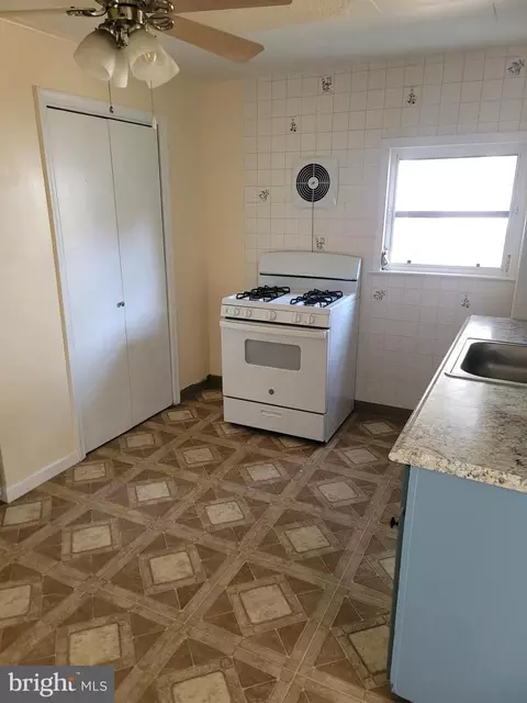 1668 Ward St, Marcus Hook, PA 19061 photo 5