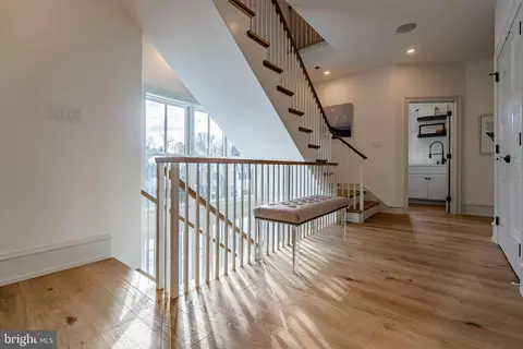 Entry Way - 415 Maplewood Ave, Wayne, PA 19087 photo 7 of 9