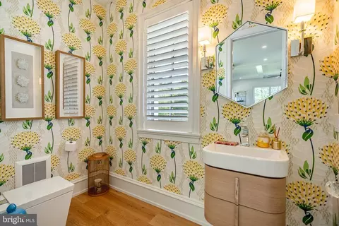 Bath - 415 Maplewood Ave, Wayne, PA 19087 photo 2 of 5