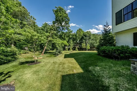 Exterior - 415 Maplewood Ave, Wayne, PA 19087 photo 5 of 8