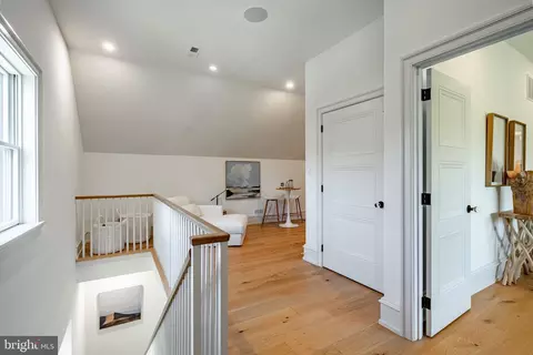Entry Way - 415 Maplewood Ave, Wayne, PA 19087 photo 9 of 9