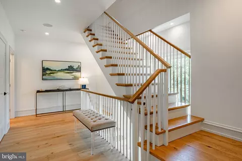Entry Way - 415 Maplewood Ave, Wayne, PA 19087 photo 8 of 9