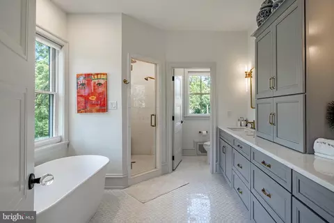Bath - 415 Maplewood Ave, Wayne, PA 19087 photo 3 of 5