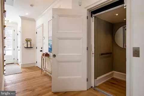 Entry Way - 415 Maplewood Ave, Wayne, PA 19087 photo 3 of 9