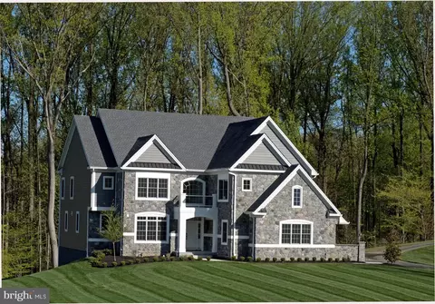 212 Bellflower Ln, Newtown Square, PA 19073